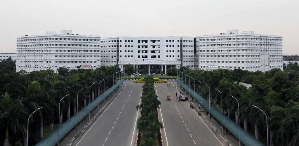 SRM Medical College Hospital and Research Centre campus in Kattankulathur, Tamil Nadu